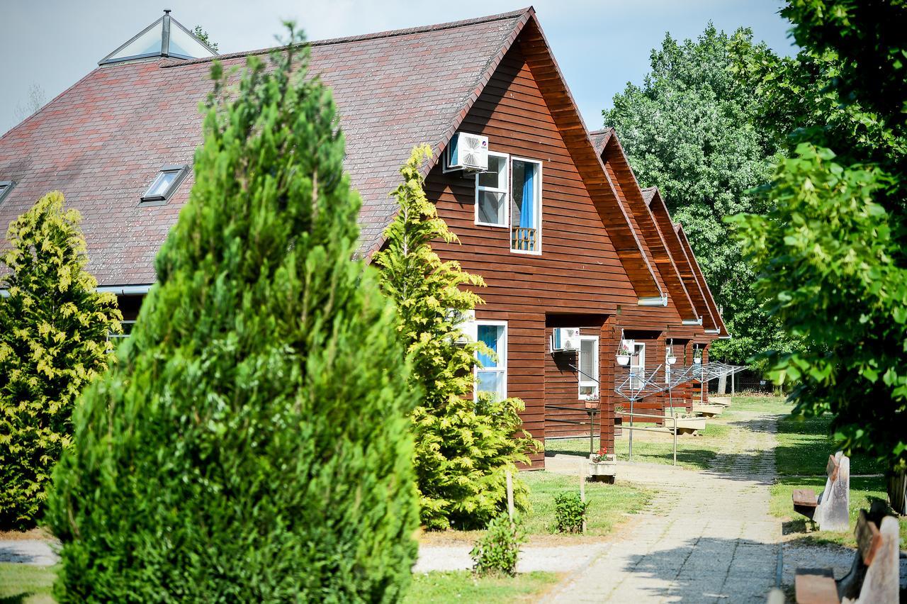 Oliver Inn Balatonlelle Exterior foto